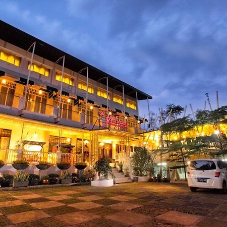 The Victoria Guesthouse Bandung Ngoại thất bức ảnh
