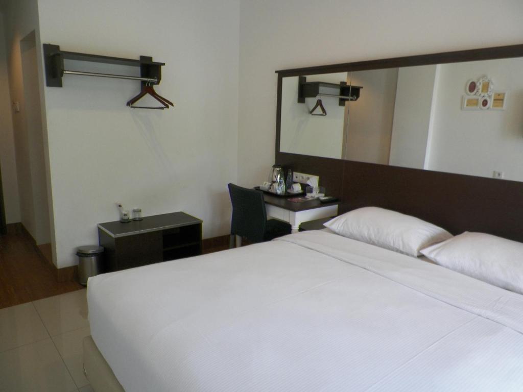 The Victoria Guesthouse Bandung Phòng bức ảnh